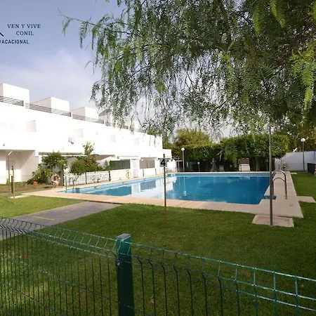 Adosado Familiar Con Piscina Y Terraza * Cádis