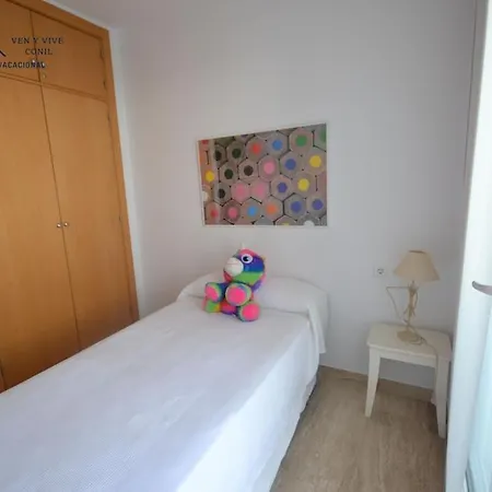 Adosado Familiar Con Piscina Y Terraza * Cádis