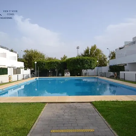 Adosado Familiar Con Piscina Y Terraza *