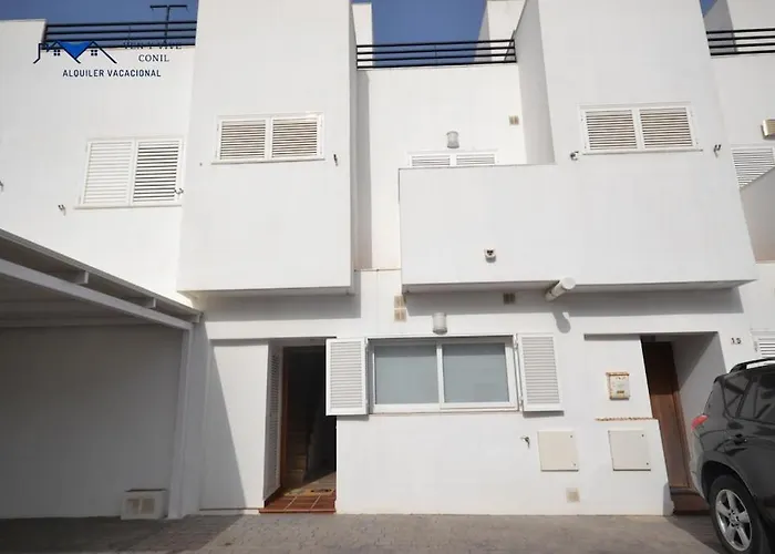 Adosado Familiar Con Piscina Y Terraza *